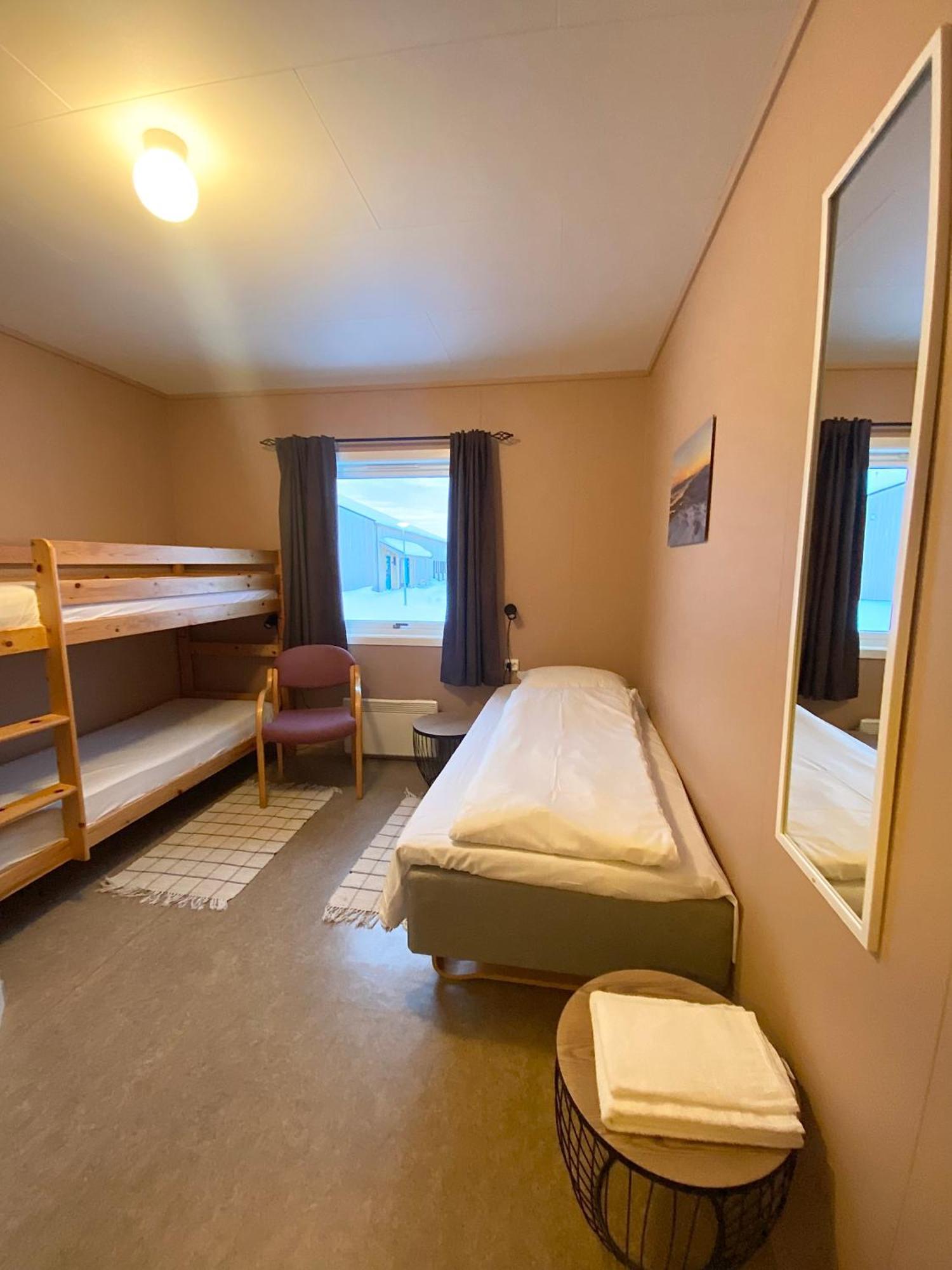 Skoghus Hostel Silsand Buitenkant foto